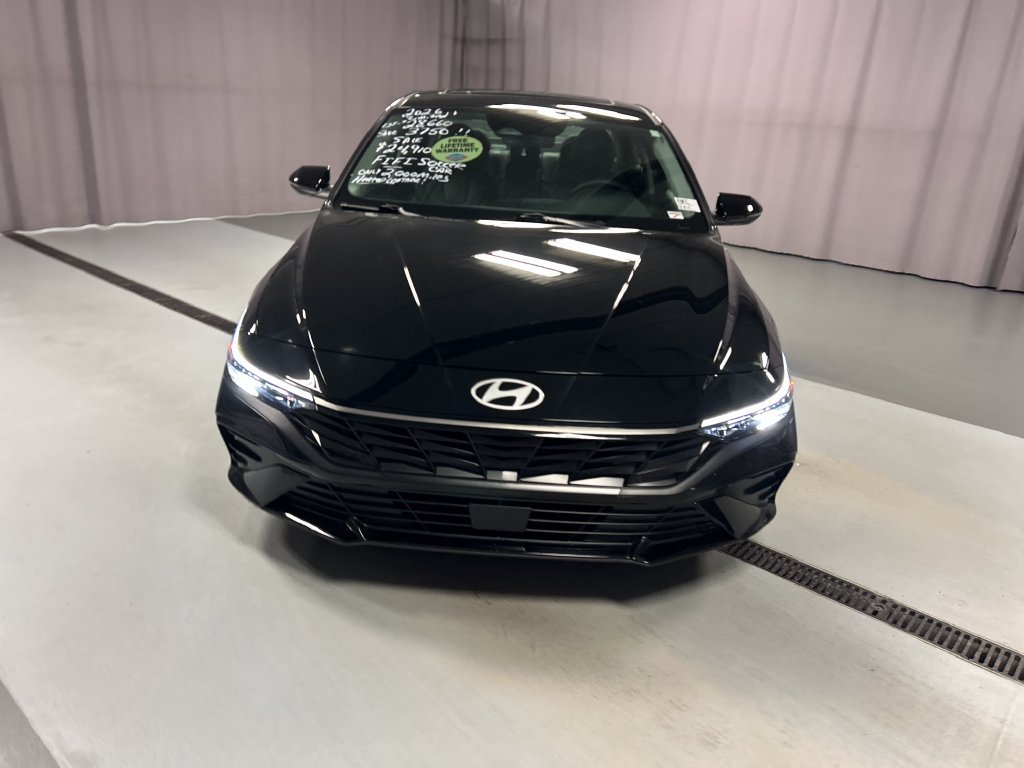 Used 2026 Hyundai Elantra Limited FWD image 2
