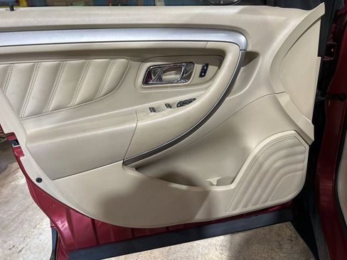 Used 2017 Ford Taurus SEL w/ Equipment Group 201A image 15