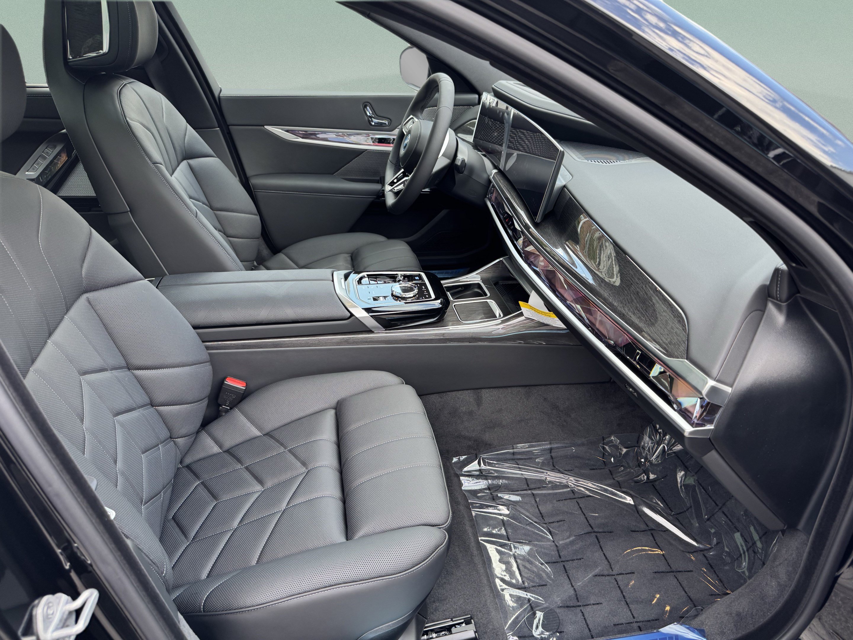 Used 2026 BMW i7 eDrive50 w/ M Sport Package RWD image 31