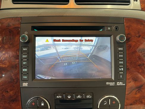 Used 2013 Chevrolet Avalanche LTZ image 22