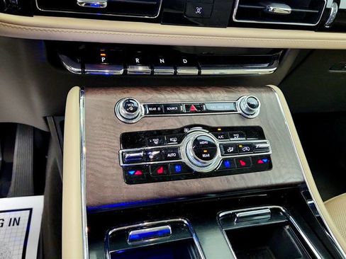 Used 2021 Lincoln Aviator Reserve w/ Elements Package Plus AWD/4WD image 17