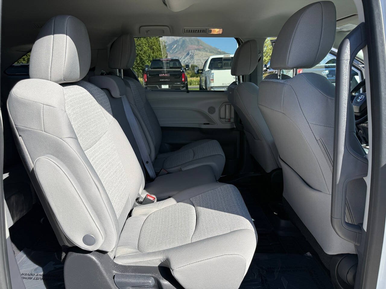 Used 2024 Toyota Sienna LE AWD/4WD image 22