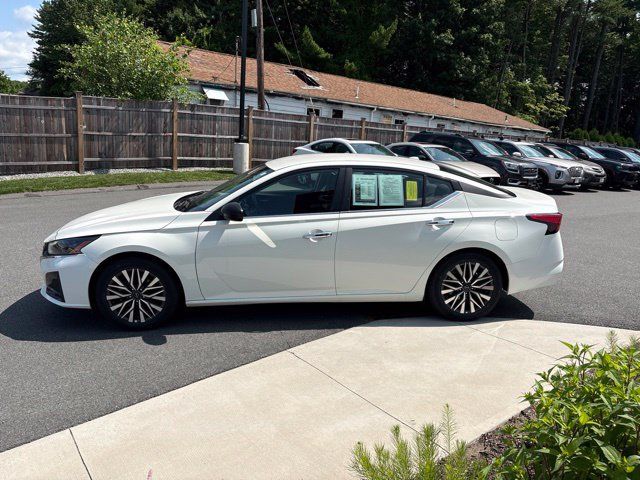 Used 2025 Nissan Altima 2.5 SV FWD image 4
