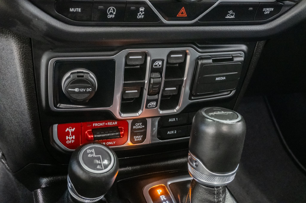 Used 2025 Jeep Gladiator Rubicon w/ Convenience Group AWD/4WD image 22