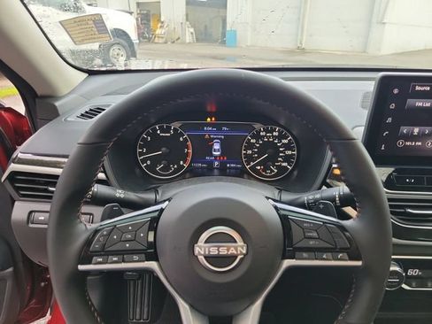 Used 2025 Nissan Altima 2.5 SR w/ SR Premium Package FWD image 22