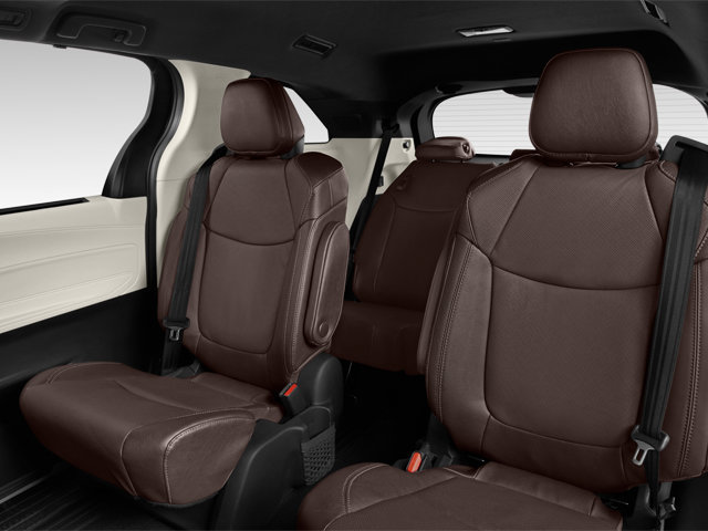 Used 2022 Toyota Sienna XSE FWD image 11