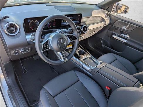 Used 2026 Mercedes-Benz GLB 250 image 3