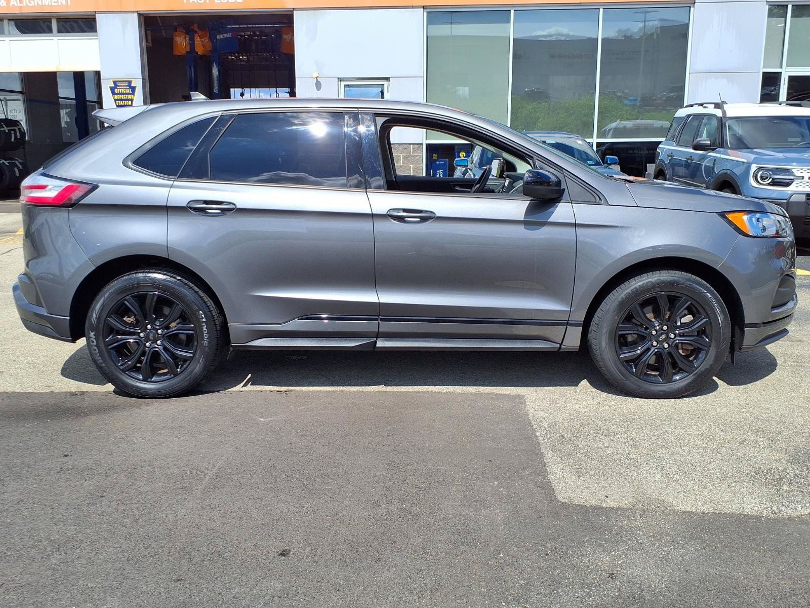 Used 2023 Ford Edge SE w/ Black Appearance Package AWD/4WD image 5