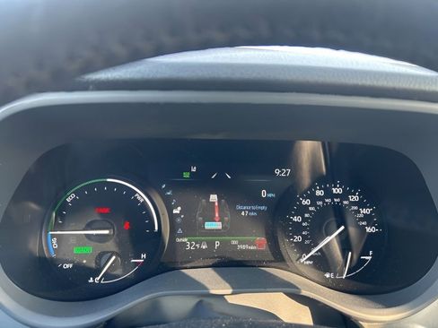 Used 2025 Toyota Sienna XLE image 23