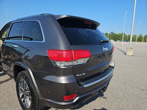Used 2019 Jeep Grand Cherokee Overland AWD/4WD image 35