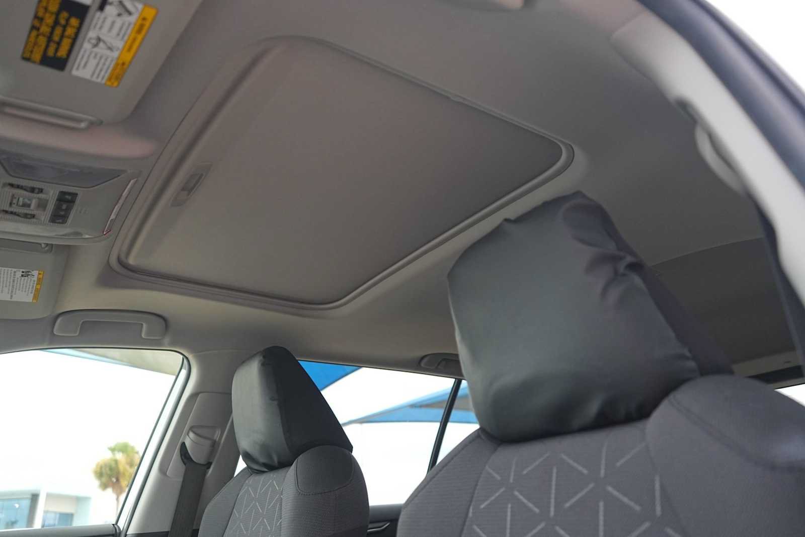 Used 2021 Toyota RAV4 XLE w/ Convenience Package FWD image 25