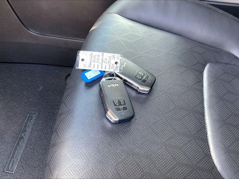 Used 2024 Kia Carnival EX FWD image 15