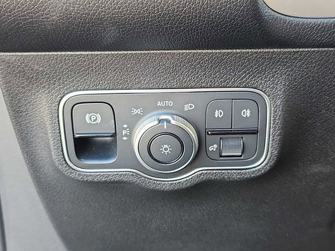 Used 2022 Mercedes-Benz GLB 250 4MATIC image 22