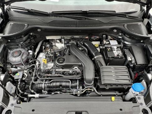 New 2025 Volkswagen Taos SE image 10