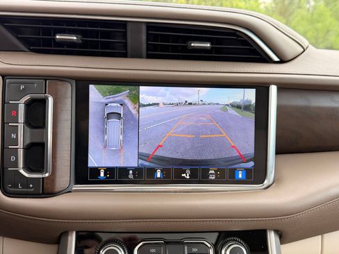 Used 2021 GMC Yukon Denali AWD/4WD image 4