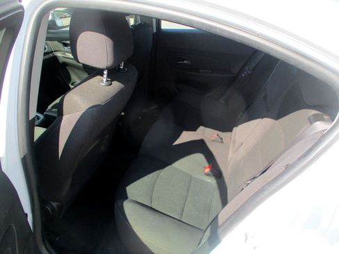 Used 2016 Chevrolet Cruze LT image 9