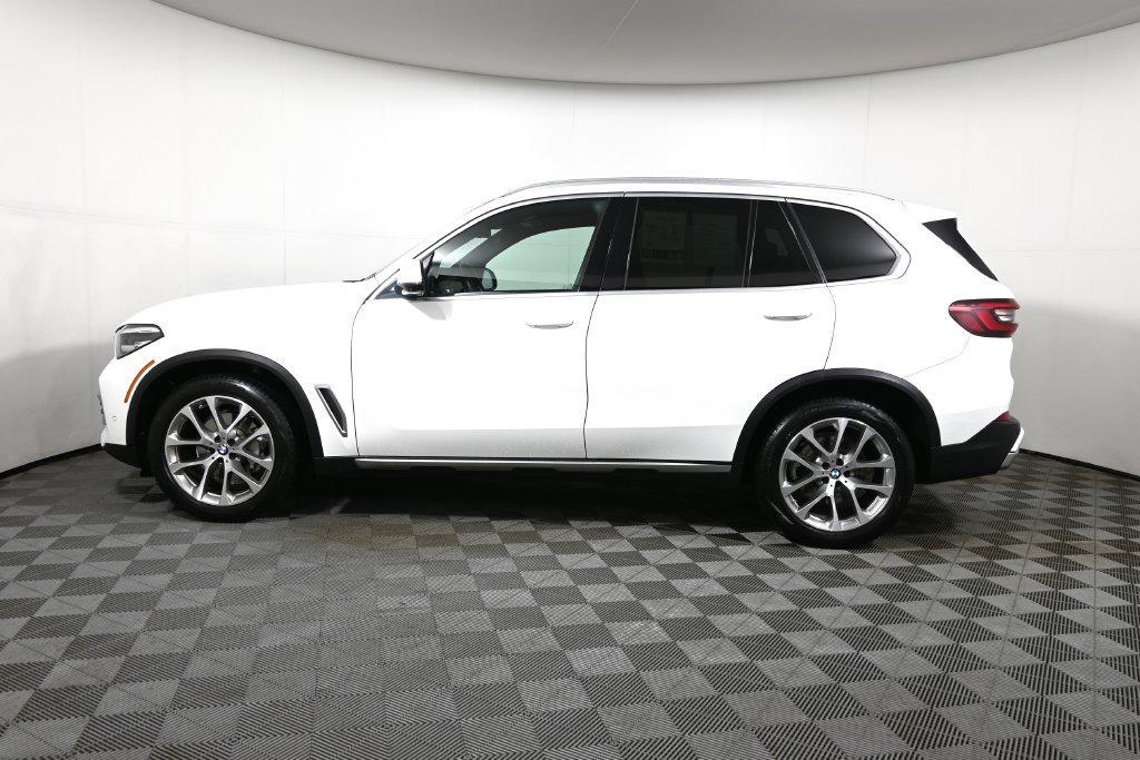 Used 2023 BMW X5 xDrive40i w/ Parking Assistance Package AWD/4WD image 2