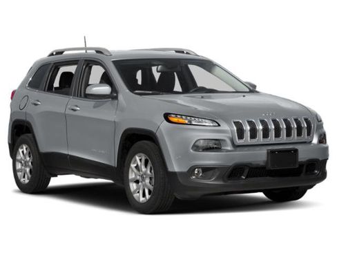 Used 2015 Jeep Cherokee Latitude w/ Comfort/Convenience Group AWD/4WD image 9
