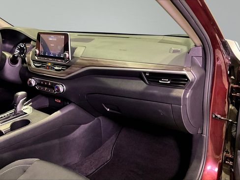 Used 2025 Nissan Altima 2.5 SV image 24