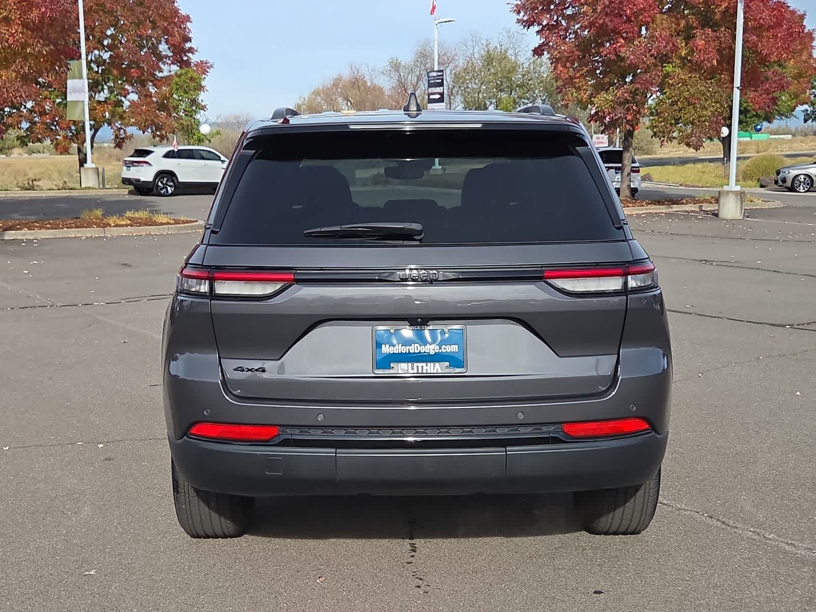 Used 2024 Jeep Grand Cherokee Altitude AWD/4WD image 13