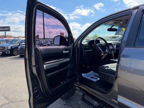 Used 2016 Toyota Tundra SR5 w/ SR5 Upgrade Package AWD/4WD image 10