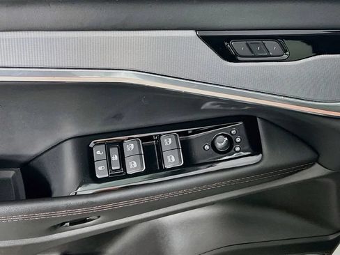 Used 2024 Jeep Wagoneer Launch Edition AWD/4WD image 19