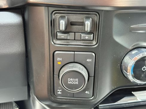 Used 2023 Ford F350 Lariat w/ Lariat Ultimate Package AWD/4WD image 19