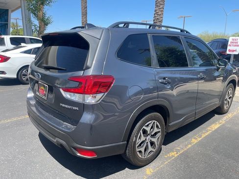 Used 2022 Subaru Forester Premium AWD/4WD image 3