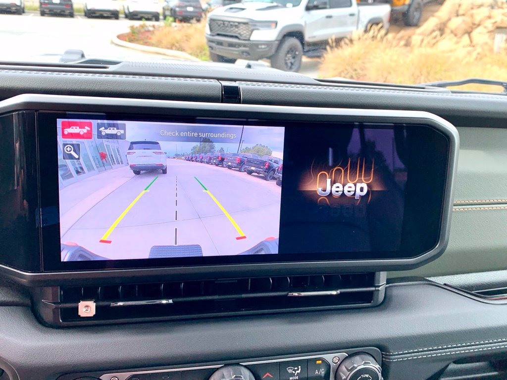 Used 2024 Jeep Gladiator Mojave AWD/4WD image 36