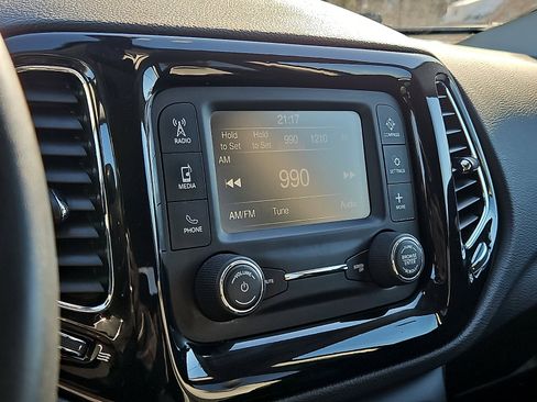 Used 2018 Jeep Compass Latitude image 16