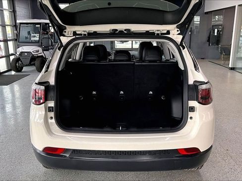 Used 2019 Jeep Compass Latitude image 23