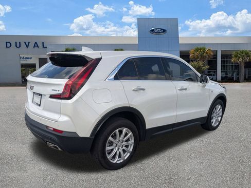Used 2023 Cadillac XT4 Luxury w/ Cold Weather Package FWD image 4