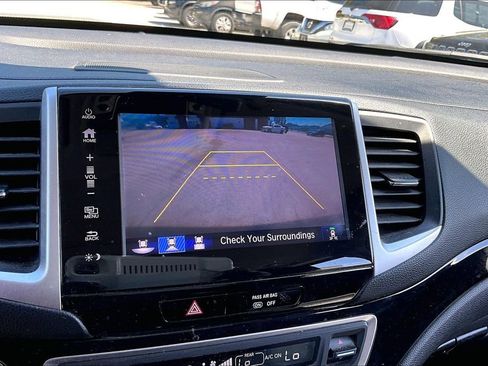 Used 2018 Honda Pilot Touring image 14
