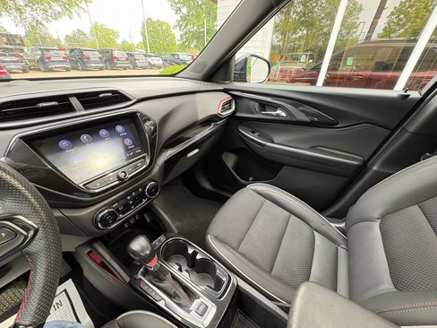 Used 2023 Chevrolet TrailBlazer RS w/ Sun and Liftgate Package image 46