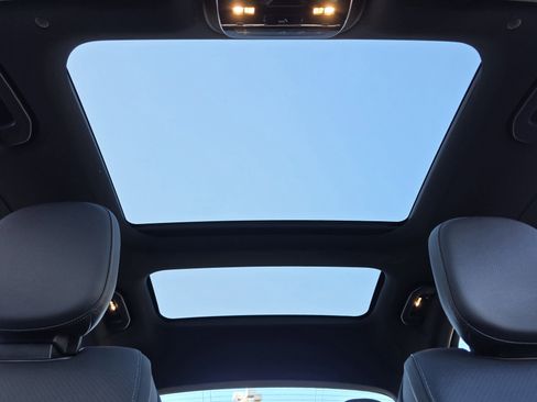 Used 2024 Mercedes-Benz C 300 Sedan image 11