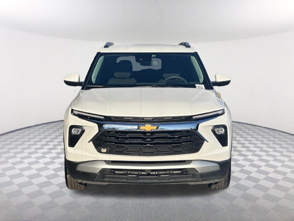 Used 2025 Chevrolet TrailBlazer LT FWD image 2