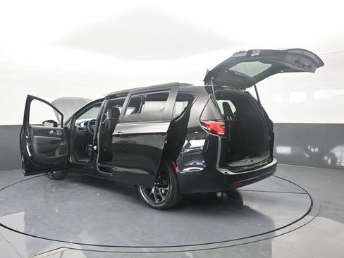 Used 2024 Chrysler Pacifica Limited w/ S Appearance Package image 85