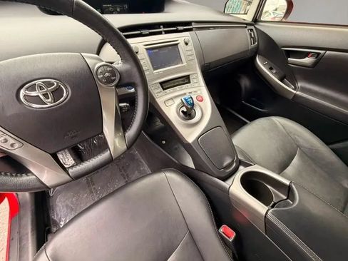 Used 2015 Toyota Prius Persona Series FWD image 11