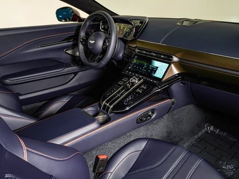 Used 2026 Aston Martin V8 Vantage Coupe RWD image 17