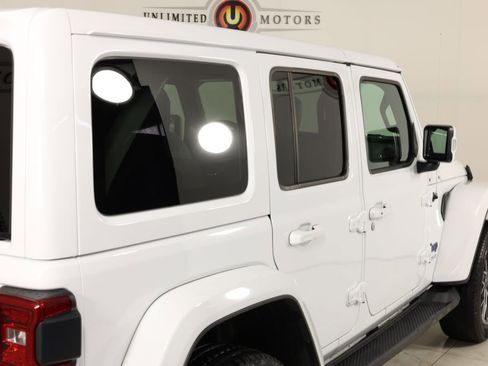 Used 2022 Jeep Wrangler Unlimited Sahara image 42