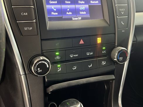 Used 2016 Toyota Camry SE FWD image 18