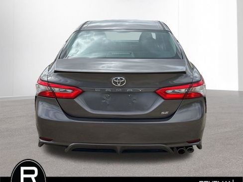 Used 2018 Toyota Camry SE w/ Convenience Package FWD image 4