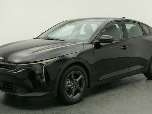 Used 2025 Kia K4 LXS image 3
