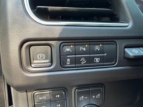 Used 2024 GMC Yukon AT4 w/ Technology Package AWD/4WD image 44