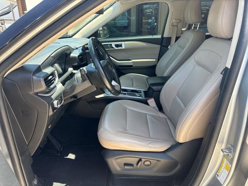 Used 2023 Ford Explorer XLT w/ Equipment Group 202A AWD/4WD image 9