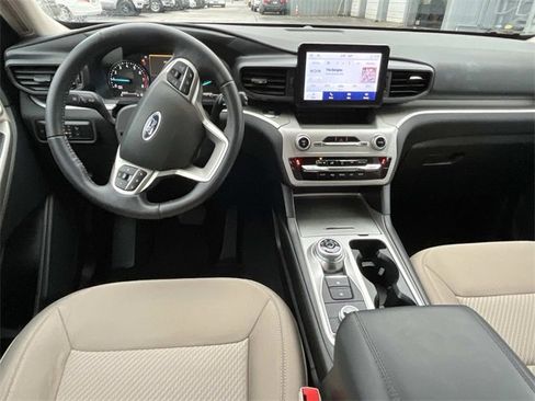 Used 2023 Ford Explorer XLT image 14