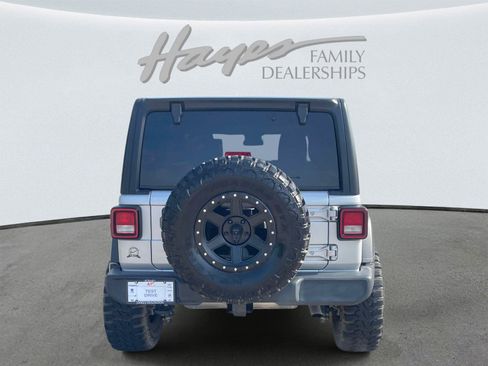 Used 2024 Jeep Wrangler Unlimited Sport AWD/4WD image 4