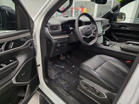 Used 2024 Jeep Wagoneer Series II w/ Flexible Seating Group image 16