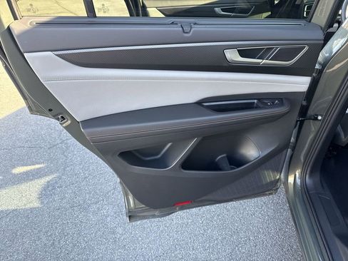 Used 2025 Volkswagen Atlas Peak Edition SE image 26