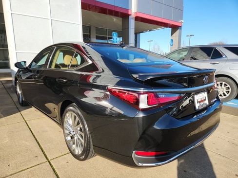 Used 2022 Lexus ES 300h w/ Luxury Package image 10